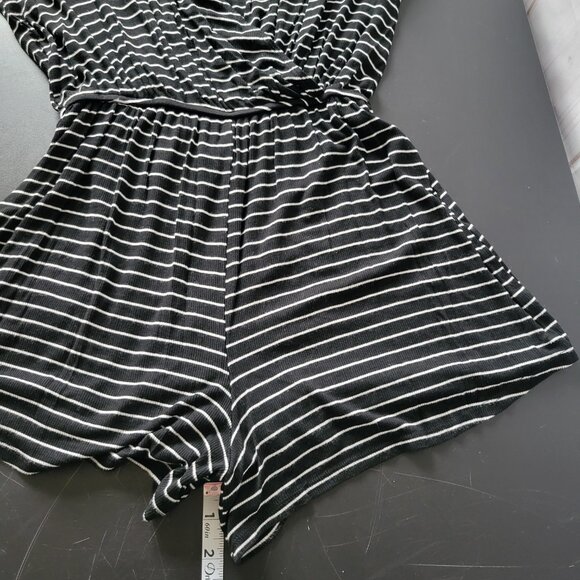 Billabong Romper, M, Black/White Stripes Shorts Romper. - Picture 7 of 7